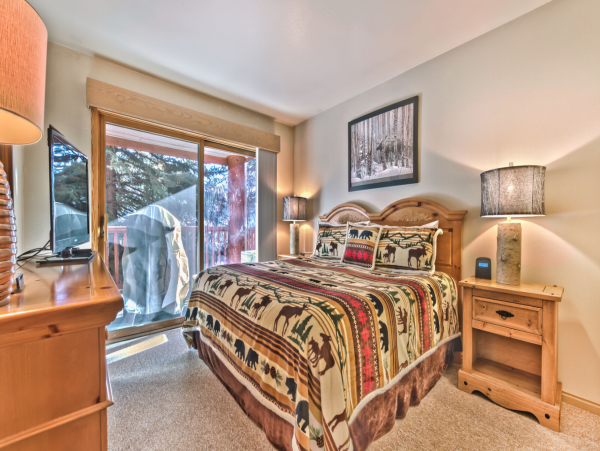 Ski in Ski out Park City condo sleeps 6